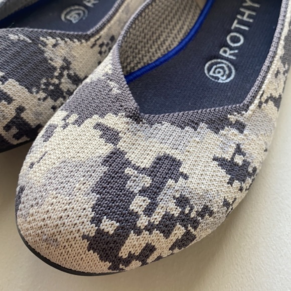 Rothy’s the Flat Ash Grey Cameo (retired) - Picture 4 of 5